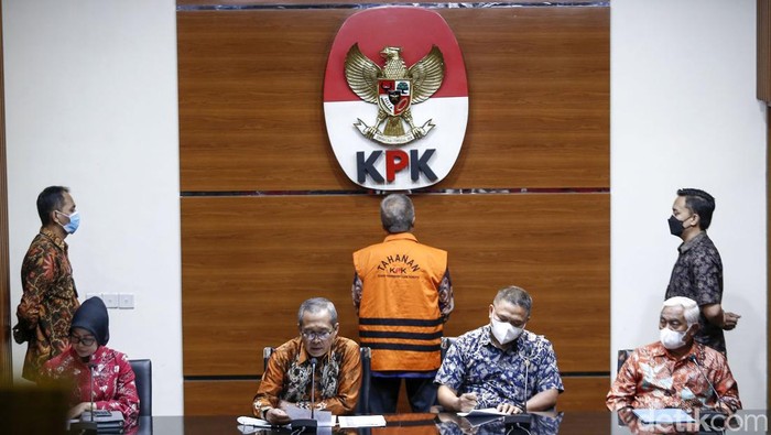 KPK menahan Hakim Agung Sudrajad Dimyati, yang telah ditetapkan sebagai tersangka kasus dugaan suap, Jumat (23/9/2022).