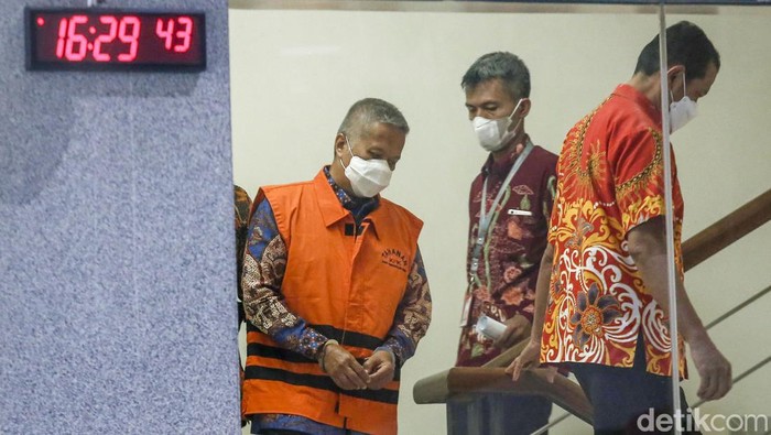 Hakim Agung Sudrajad Dimyati Berompi Tahanan KPK KPK menahan Hakim Agung Sudrajad Dimyati, yang telah ditetapkan sebagai tersangka kasus dugaan suap, Jumat (23/9/2022).