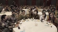 Istri Menko Maritim dan Investasi Luhut Binsar Panjaitan, Devi Panjaitan turut hadir dalam acara tersebut.