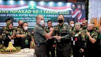 Kementerian pertahanan yang diwakili staf ahli bidang politik Kemhan Mayjen TNI Nugroho Sulistyo Budi turut hadir.