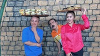 Tak hanya momen romantis, tapi pasangan ini juga kerap tampil lucu. Seperti momen yang ada di foto berikut, ekspresi Adam Suseno di dekat Inul terlihat kocak. Foto: Instagram @inul.d