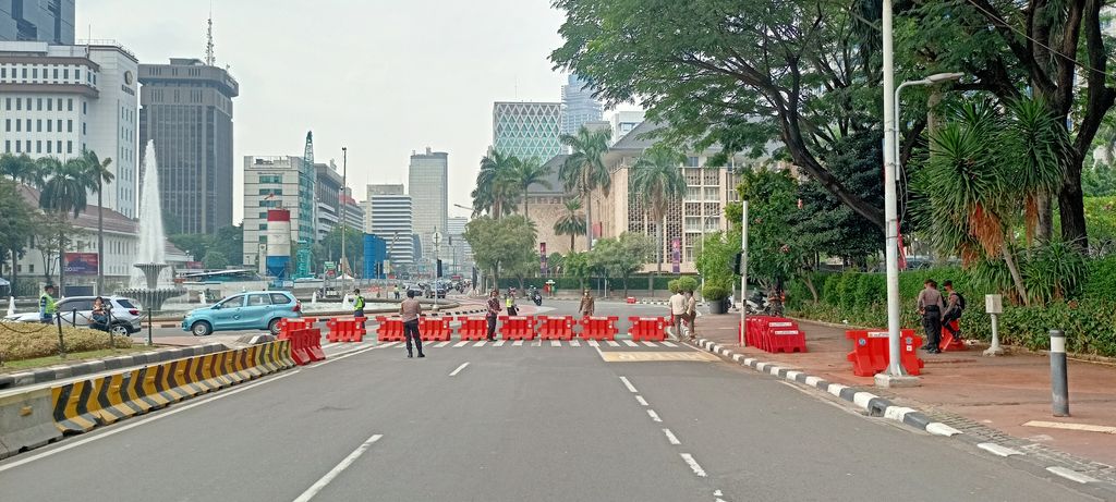 Jalan Medan Merdeka Barat ditutup jelang demo 2309 (Adrial-detikcom)