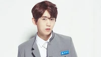 Kabar duka Jeong Joong Ji dibawa oleh sang ibunda. Foto: (dok. Mnet Produce 101 Season 2)