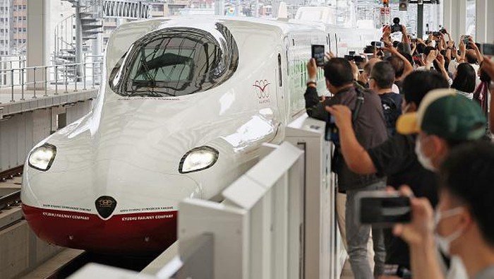 The new shinkansen, or bullet train, arrives at Nagasaki station on the first day of operations on Japans Kyushu island on September 23, 2022. - The new Nishi Kyushu Shinkansen Line is just 66 kms (41 miles) long, and links the hot springs town of Takeo-Onsen in Saga prefecture with the city of Nagasaki. - Japan OUT (Photo by JIJI PRESS / AFP) / Japan OUT (Photo by STR/JIJI PRESS/AFP via Getty Images)