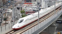 Pemilihan nama jalur ini didasarkan pada keinginan untuk membedakan dari perjalanan di lintas tengah antara Hakata dan Kagoshima-Chuo.  
