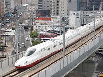 Kereta Shinkansen Dihentikan Sementara Imbas Gempa M 7,6 Jepang