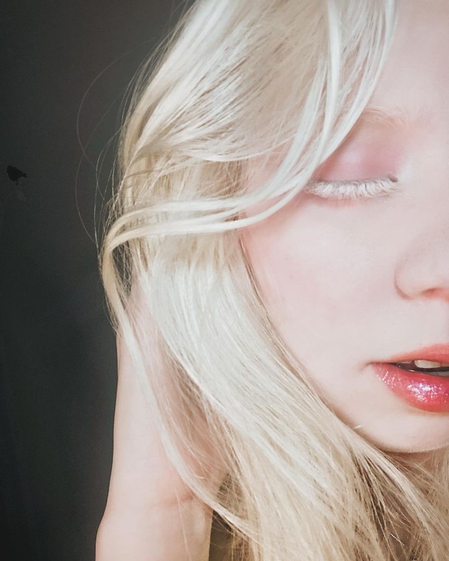 Kayla sendiri mengaku tidak masalah menjelaskannya kepada mereka. Meski begitu pasti ada saja yang berkomentar negatif dan menghina penampilannya.Foto: Instagram/TikTok @kayla_lud