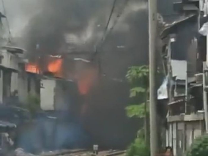 Kebakaran di dekat Stasiun Ancol, Jakut (dok. Damkar DKI)