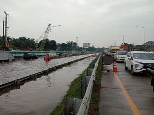 Ada Genangan Air 30 Cm, Tol Pondok Aren Arah Serpong Ditutup