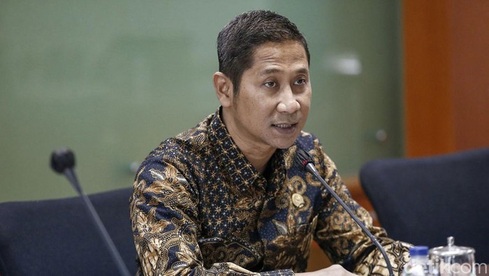 KY Bakal Periksa Hakim Agung Sudrajad Dimyati Komisi Yudisial menyatakan bakal memeriksa Hakim Agung Sudrajad Dimyati yang telah ditetapkan KPK sebagai tersangka kasus dugaan suap. Hal itu disampaikan Ketua KY Mukti Fajar Nur Dewata dalam jumpa pers di Gedung KY, Jakarta Pusat, Jumat (23/9/2022).