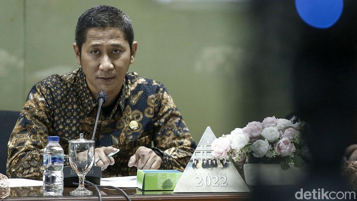 Komisi Yudisial menyatakan bakal memeriksa Hakim Agung Sudrajad Dimyati yang telah ditetapkan KPK sebagai tersangka kasus dugaan suap. Hal itu disampaikan Ketua KY Mukti Fajar Nur Dewata dalam jumpa pers di Gedung KY, Jakarta Pusat, Jumat (23/9/2022).