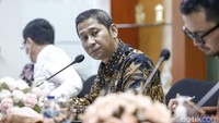 Mukti Fajar menyatakan KY mendukung penuh penegakan hukum oleh KPK.