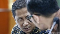 Sebelumnya, KPK melakukan operasi tangkap tangan (OTT) terhadap sejumlah orang di Jakarta dan Semarang. KPK kemudian melakukan gelar perkara. Setelah itu, KPK mengumumkan 10 orang sebagai tersangka, termasuk Dimyati Hakim Agung Sudrajad Dimyati.
