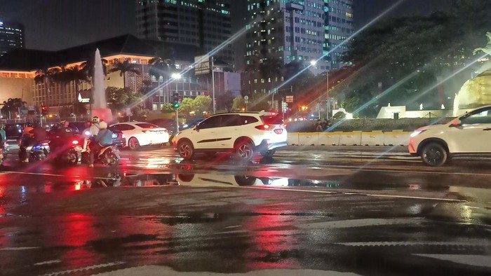 Lalin di sekitar patung kuda, Jakarta
