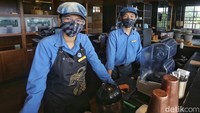 detikTravel berkesempatan untuk berkunjung ke Pullman Ciawi Vimala Hills Resort Spa & Convention. Dari banyaknya kegiatan, ada satu kelas yang begitu menarik perhatian, yaitu latte art dan roasting. Dipandu oleh dua barista yang bertugas, Rindi dan Galeh, peserta kursus akan dibawa pelan-pelan untuk berkenalan dengan latte art.  