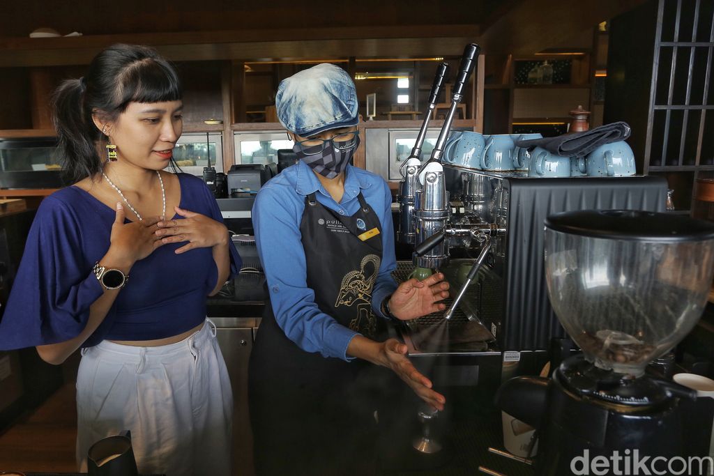 Latte Art Class - Pullman Ciawi Vimala Hills Resort Spa & Convention