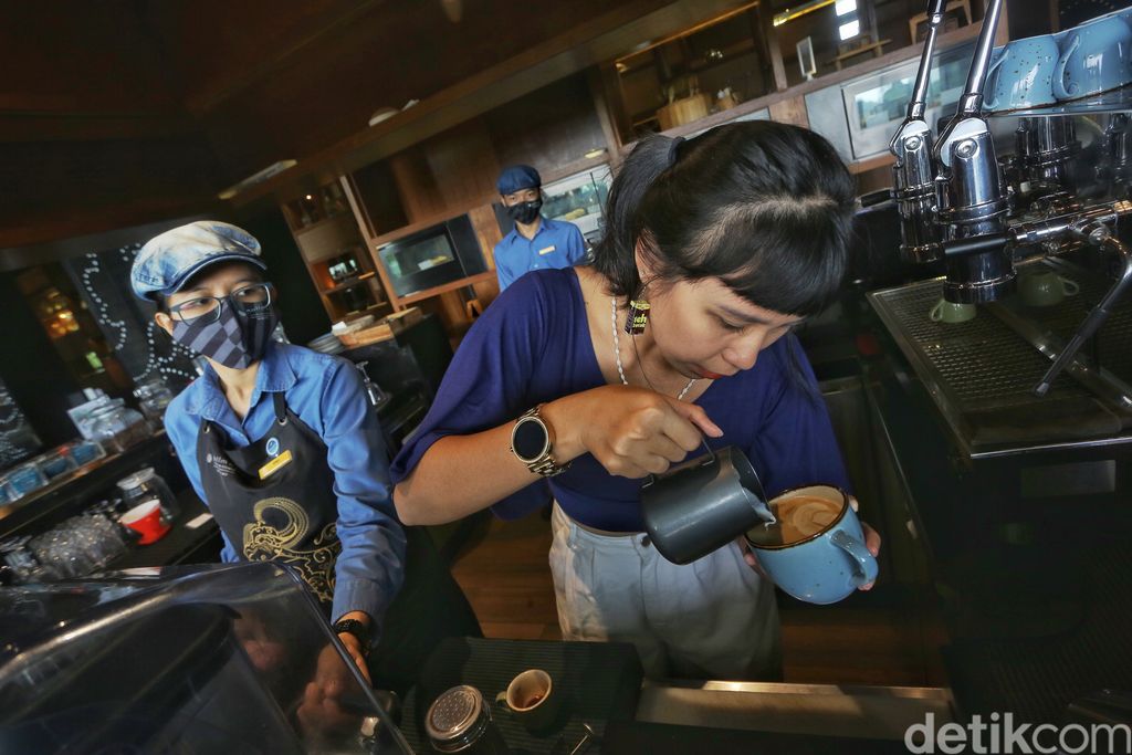 Latte Art Class - Pullman Ciawi Vimala Hills Resort Spa & Convention