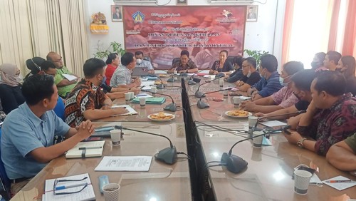 Mediasi antara perwakilan calon PMI, pihak Dinas Ketenagakerjaan dan ESDM Provinsi Bali, hingga tim Polda Bali di kantor Dinas Ketenagakerjaan dan ESDM Provinsi Bali, Jumat (23/9/2022).