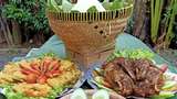 Adem! Makan Nasi Liwet Bebek di Subang dengan Pemandangan Sawah