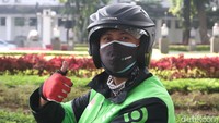 Meskipun harus bekerja di tengah keterbatasan, Hartono menilai semua berhak memiliki masa depan yang baik dan ia mengajak sesama penyandang tunarungu untuk tetap bekerja apapun itu pekerjaannya.