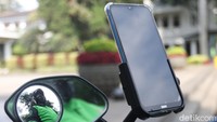 Hartono mengaku, dalam menjalankan pekerjaannya ia tak kesulitan karena sudah terbantu dengan aplikasi maps yang ada di aplikasi Gojek.