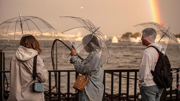 Keindahan pelangi yang muncul ini tidak boleh dilewatkan.