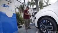 Saat ini pihaknya tengah berdiskusi dengan Kementerian Keuangan (Kemenkeu) untuk memberikan subsidi pada kendaraaan listrik. Subsidi itu baik untuk KL maupun masyarakat.