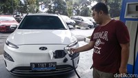 Soal skema subsidi, menurut Budi Karya, pemerintah daerah bisa saja memberikan subsidi untuk mendorong penggunaan kendaraan listrik.