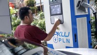Upaya lain yang telah dilakukan Kemenhub untuk mempercepat hadirnya KBLBB secara massal di Indonesia yaitu dengan menerapkan biaya uji tipe yang lebih murah untuk kendaraan listrik dibandingkan dengan kendaraan konvensional (BBM). Misalnya, untuk biaya uji tipe sepeda motor listrik sebesar Rp 4,5 juta, dibandingkan sepeda motor konvensional sebesar Rp 9,5 juta.