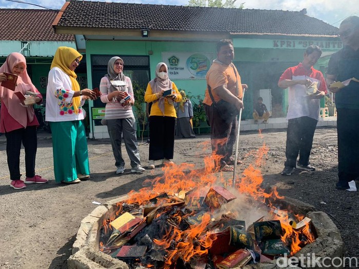 pemusnahan buku nikah kota blitar
