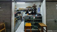 Kondisi ini membawa keresahan bagi para pemilik gerai di dalamnya.