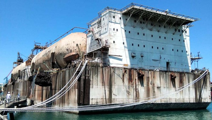 Penjualan Barang Milik Negara (BMN) berupa Kapal Floating Storage Offloading (FSO) Ardjuna Sakti telah disetujui DPR. Begini penampakan kapal angkut Migas raksasa itu.