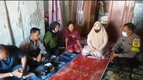 Pengunggah video viral jenazah tak diantarkan warga minta maaf