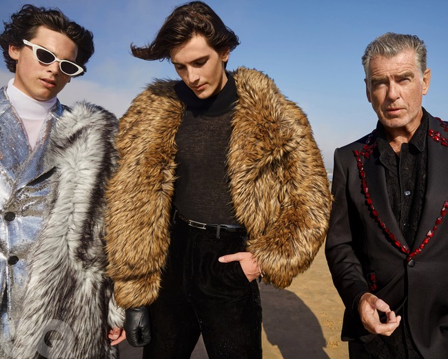 Berpose untuk majalah GQ, kedua anak Pierce Brosnan, Dylan dan Paris, tampil ganteng dan stylish dalam balutan busana Dolce & Gabbana seperti ayah mereka. Foto: Dok. Majalah GQ