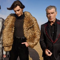 Berpose untuk majalah GQ, kedua anak Pierce Brosnan, Dylan dan Paris, tampil ganteng dan stylish dalam balutan busana Dolce & Gabbana seperti ayah mereka. Foto: Dok. Majalah GQ