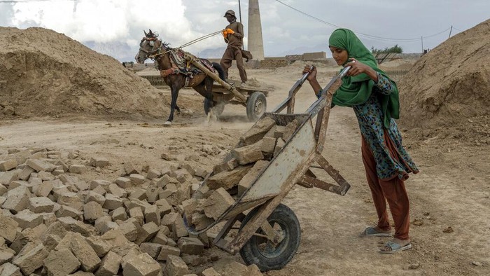 A 12-year-old Afghan girl works in a brick factory on the outskirts of Kabul, Afghanistan, Wednesday, Aug. 17, 2022. Aid agencies say the number of children working in Afghanistan is growing ever since the economy collapsed following the Taliban takeover more than a year ago. (AP Photo/Ebrahim Noroozi)