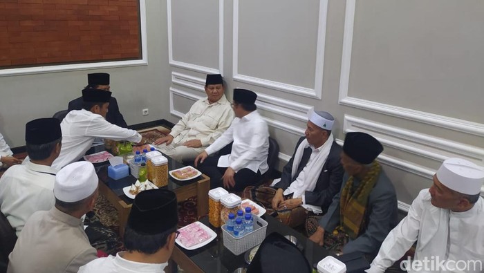 Prabowo Subianto bertemu dengan Ketua DPP PKB Muhaimin Iskandar di Ponpes API Asri Tegalrejo Kabupaten Magelang, Jumat (23/9/2022).