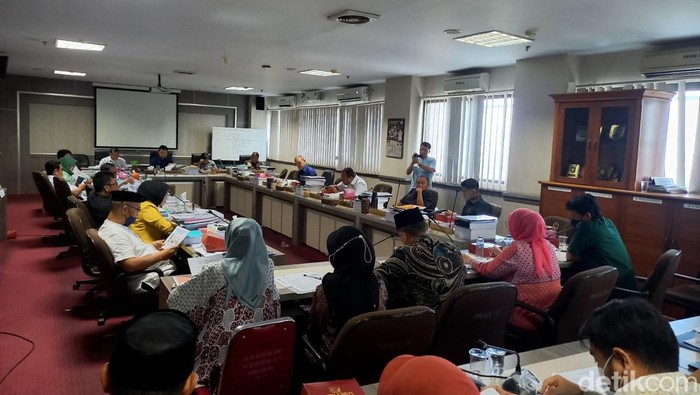 Rapat membahas anggaran Dispora Sulsel di DPRD Sulsel