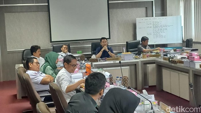 Rapat  membahas program Dispora Sulsel di Komisi E DPRD Sulsel
