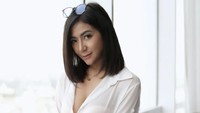 Reva Anwar menyebut yang membedakan ayam gepreknya itu dengan lainnya yakni dari sambalnya yang khas. (Foto: dok Instagram)