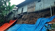 10 Rumah di Lebak Banten Menggantung Akibat Tanah Longsor