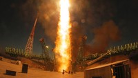 From left, NASA astronaut Frank Rubio, Roscosmos cosmonauts Sergey Prokopyev and Dmitri Petelin, members of the main crew of the expedition to the International Space Station (ISS), walk prior the launch of Soyuz MS-22 space ship at the Russian leased Baikonur cosmodrome, Kazakhstan, Wednesday, Sept. 21, 2022. (AP Photo/Dmitri Lovetsky)