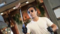 Sesekali dirinya juga menampilkan atraksi yang cukup mengerikan. Salt Bae pernah menampilkan dirinya yang melemparkan daging ke atas kemudian ditangkap dengan pisaunya yang sangat panjang. Foto: Instagram/nusr_et