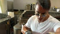 Di dapur restoran Salt Bae ada pemanggang daging yang berukuran sangat besar. Ukurannya bisa cukup untuk memanggang 4-5 tomahawk jumbo sekaligus. Foto: Instagram/nusr_et