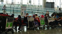 Semua pendatang dari luar negeri dapat kembali ke rumah atau ke akomodasi pilihan mereka tetapi harus memantau sendiri selama tiga hari setelah memasuki pusat administrasi khusus China ini.