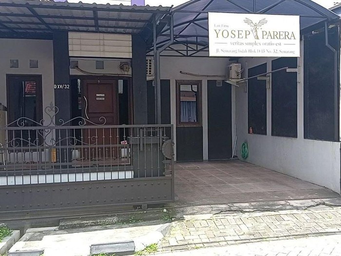 Suasana kantor pengacara Yosep Parera di Jalan Semarang Indah, Semarang, Jumat (23/9/2022).