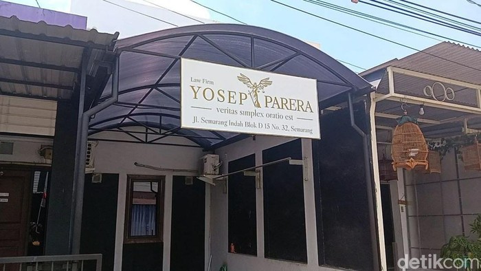 Suasana kantor pengacara Yosep Parera di Jalan Semarang Indah, Semarang, Jumat (23/9/2022).