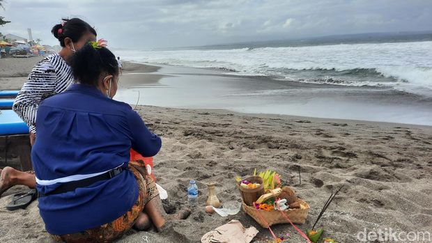 Suasana pagi di Pantai Berawa