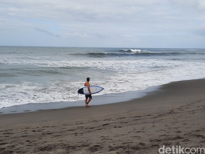 Suasana pagi di Pantai Berawa