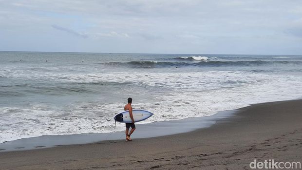 Suasana pagi di Pantai Berawa